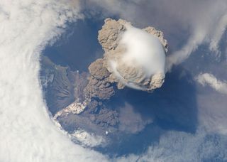 Volcán Sarychev en Rusia
